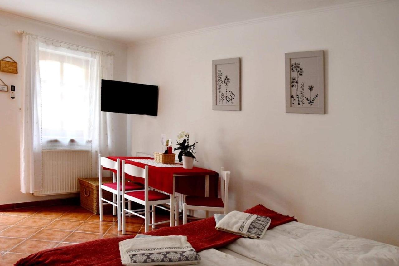 Szentesi Panzio Bed and Breakfast Fertőrákos Buitenkant foto