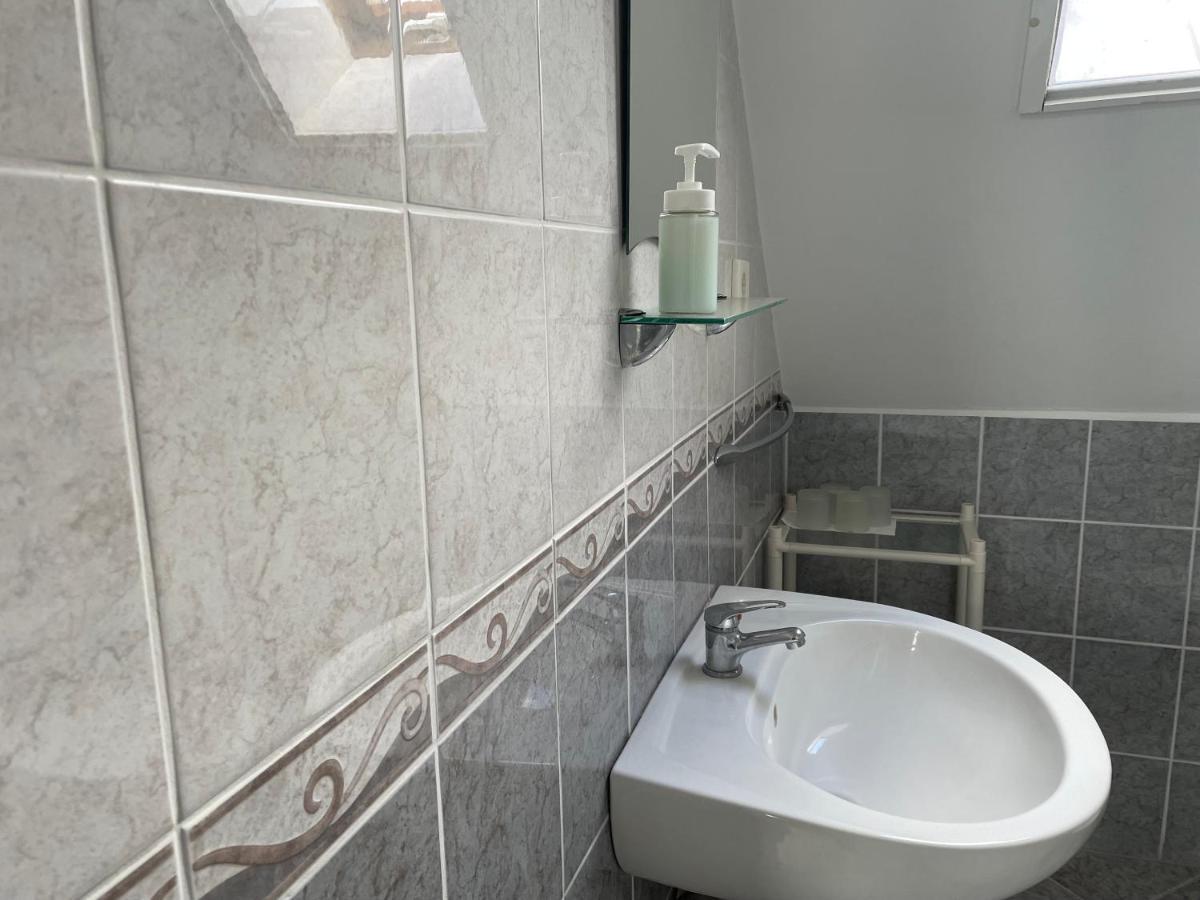 Szentesi Panzio Bed and Breakfast Fertőrákos Buitenkant foto