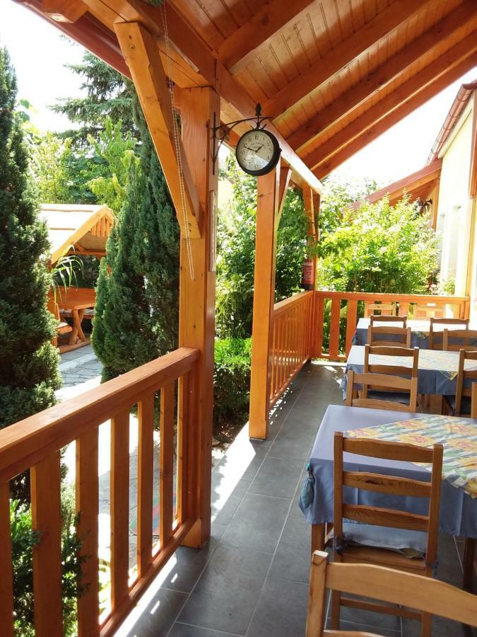 Szentesi Panzio Bed and Breakfast Fertőrákos Buitenkant foto
